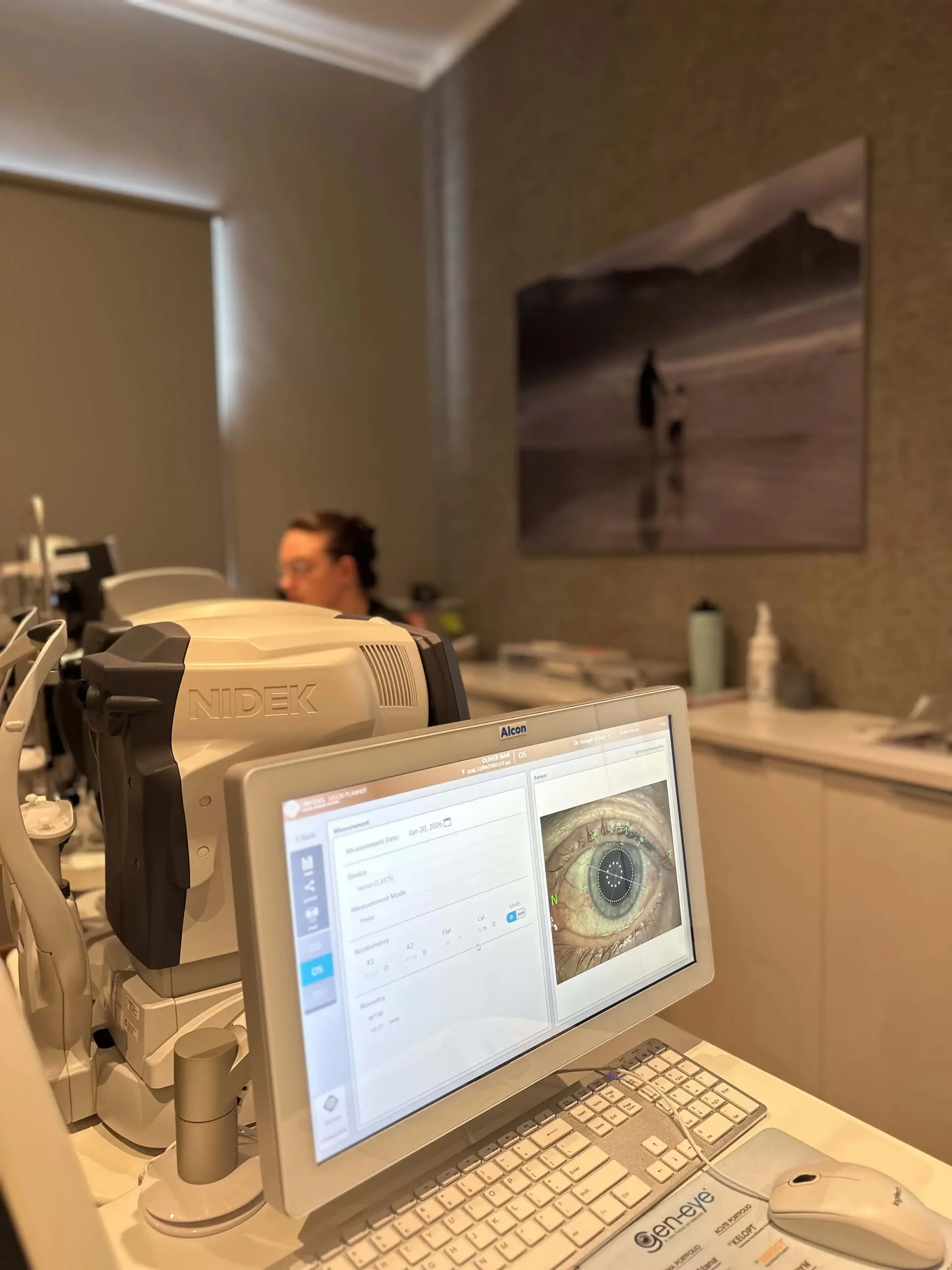 Lens measurements on the clinic biometry system